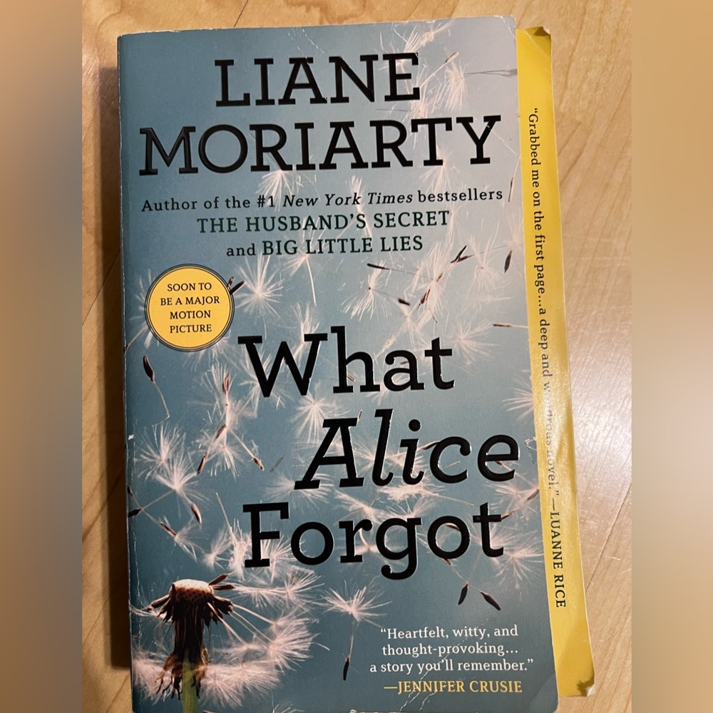 What Alice Forgot by Liane Moriarty paperback